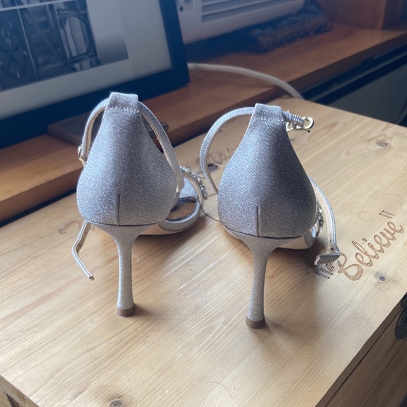 Badgley mischka evening heels - Picture 4 of 8